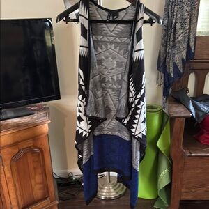 Black and White Geometric Patterned Vest